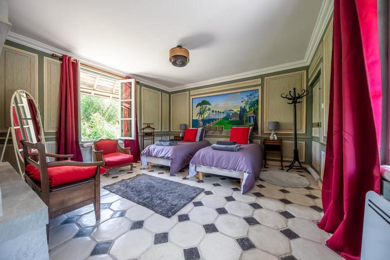 Propriété - 338 m² - 11 pièces