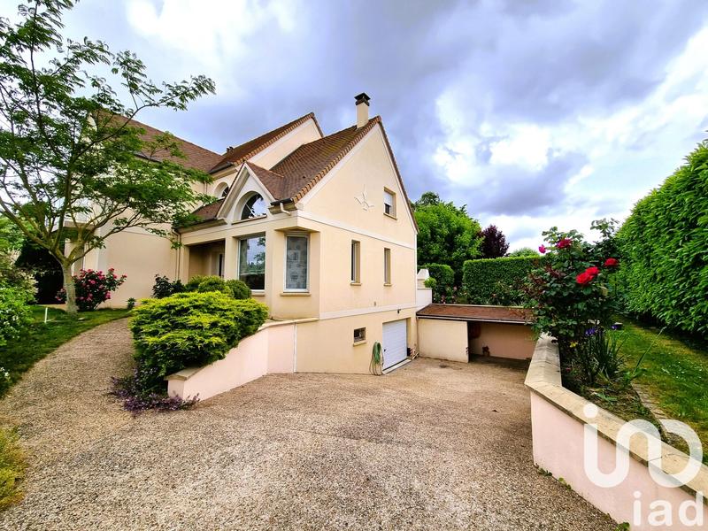 Maison - 202 m² - 9 pièces