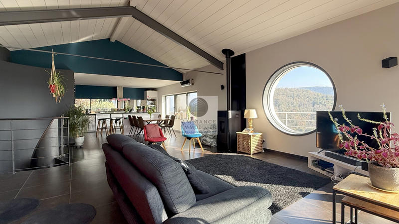 Maison - 167 m² - 7 pièces