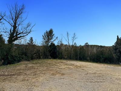 Terrain constructible - 744 m²