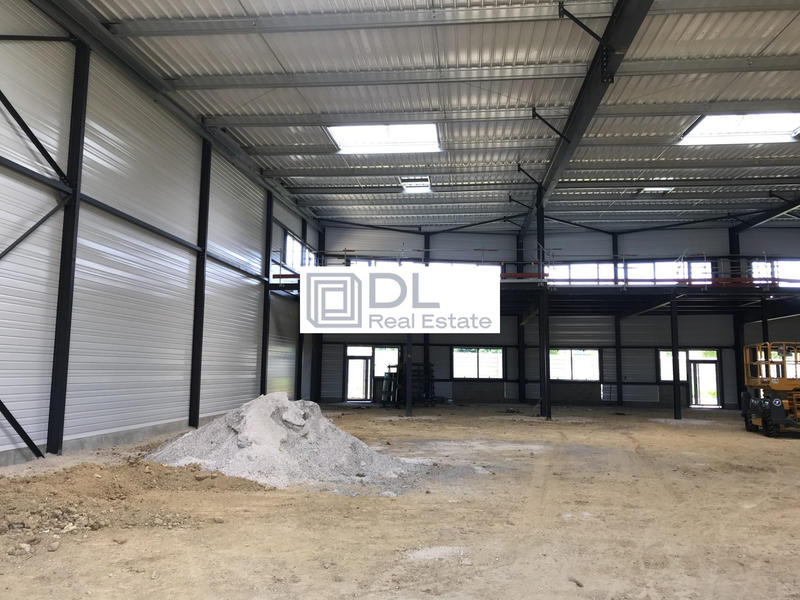 Entrepôt - 1 270 m²