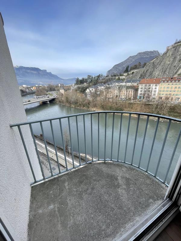 Appartement - 137 m² - 6 pièces