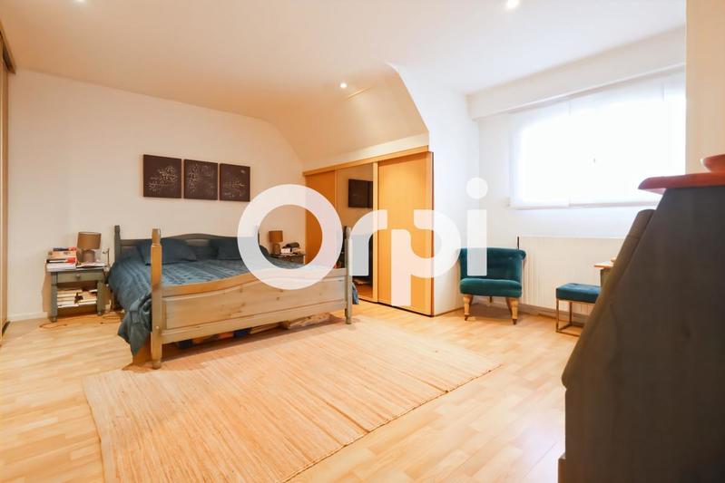 Maison - 243 m² - 8 pièces