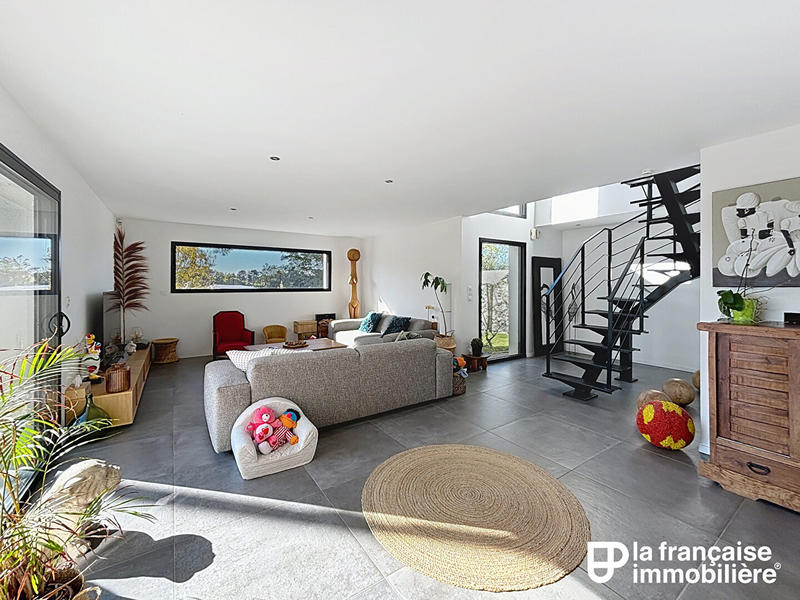 Maison - 185 m² - 6 pièces