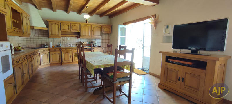 Maison - 318 m² - 9 pièces