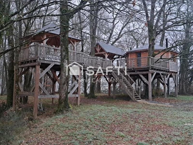 Maison - 859 m² - 19 pièces