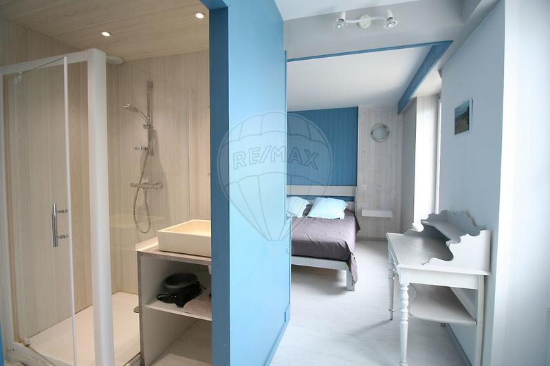 Maison - 280 m² - 8 pièces