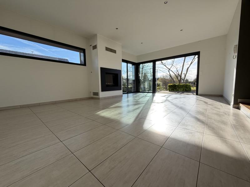 Maison - 210 m² - 6 pièces