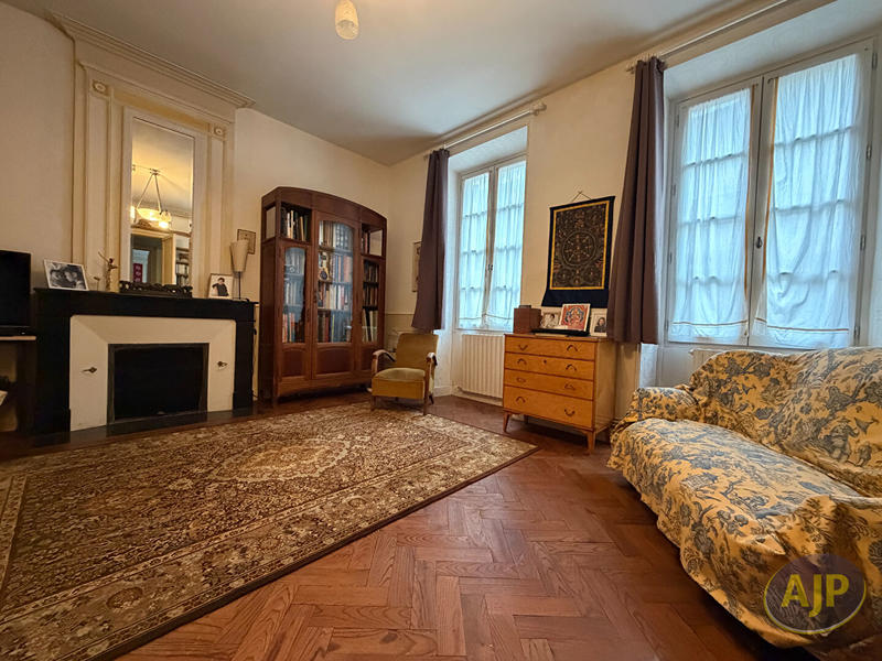 Maison - 278 m² - 9 pièces