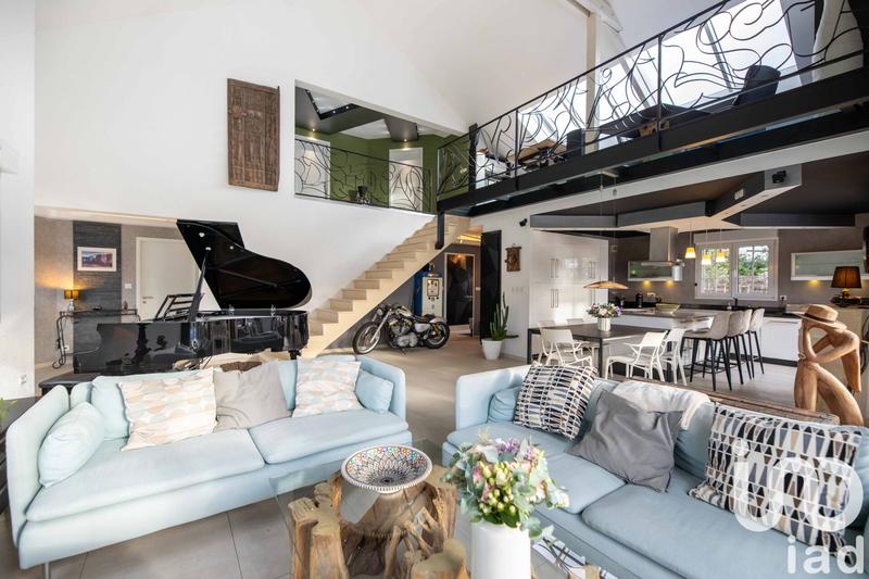 Maison - 210 m² - 7 pièces