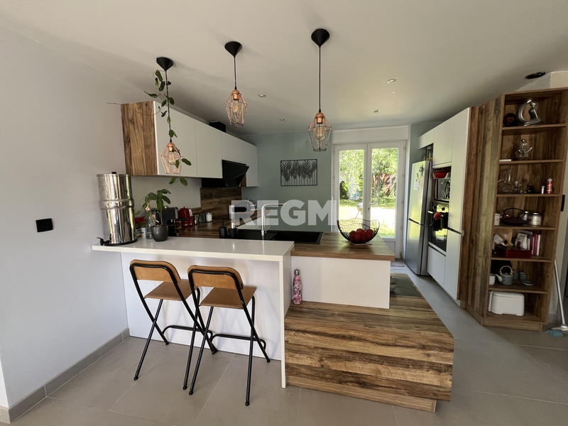 Maison - 200 m² - 7 pièces