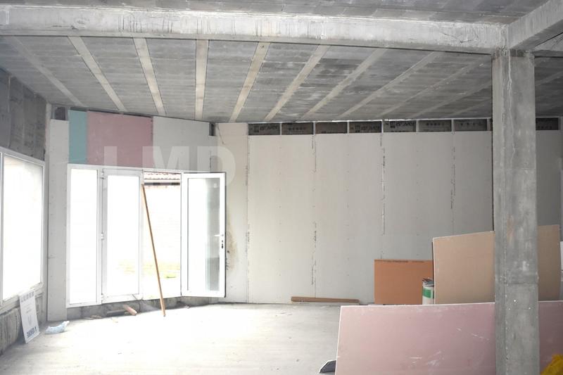 Local commercial - 180 m² - 1 pièce