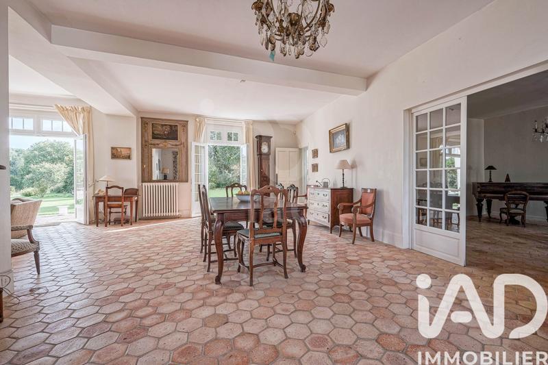 Maison - 201 m² - 7 pièces