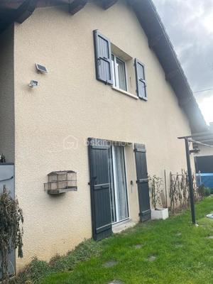 Maison jumelée - 97 m² - 4 pièces