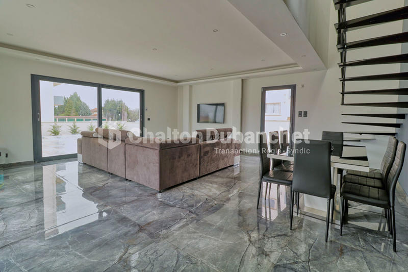 Maison - 140 m² - 5 pièces