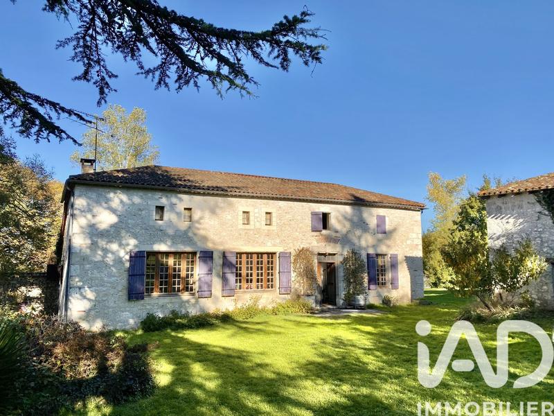 Maison - 220 m² - 12 pièces