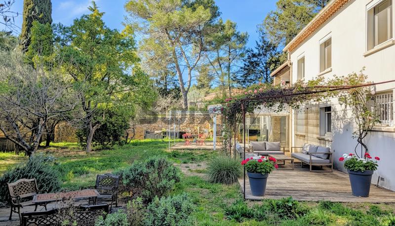 Maison - 221 m² - 7 pièces