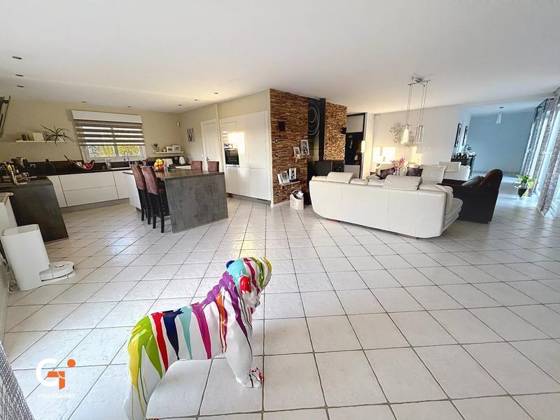 Maison - 215 m² - 7 pièces