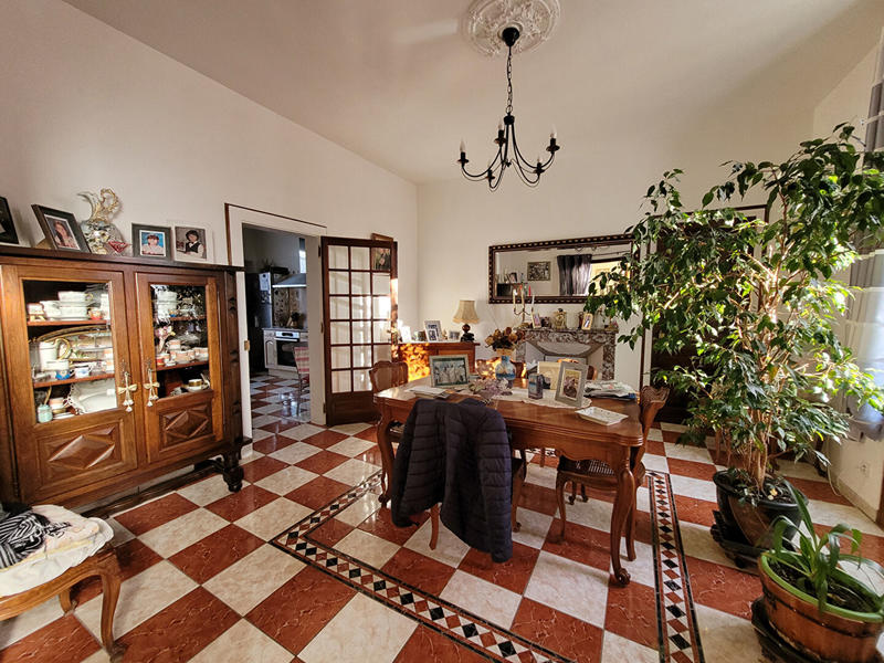 Maison - 244 m² - 8 pièces