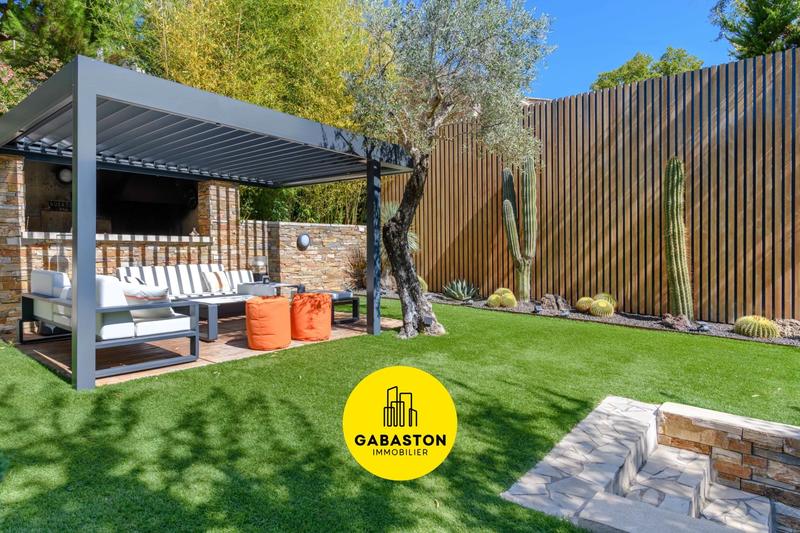 Villa - 247 m² - 5 pièces