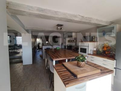 Maison - 220 m² - 9 pièces