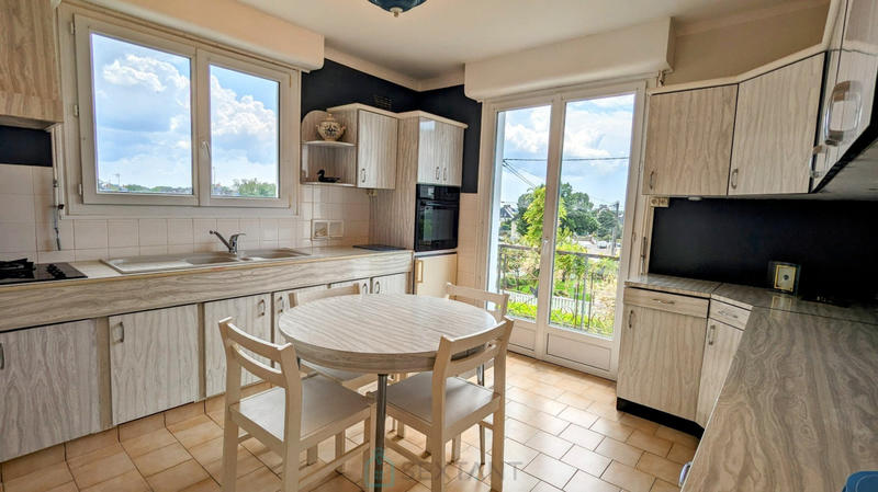 Maison - 168 m² - 9 pièces