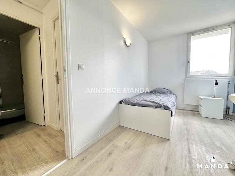 Chambre - 10 m² - 5 pièces