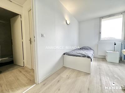 Chambre - 10 m² - 5 pièces