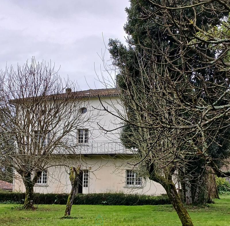 Maison - 205 m² - 7 pièces