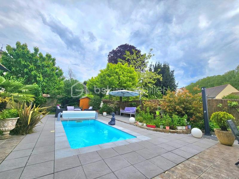 Maison - 208 m² - 8 pièces