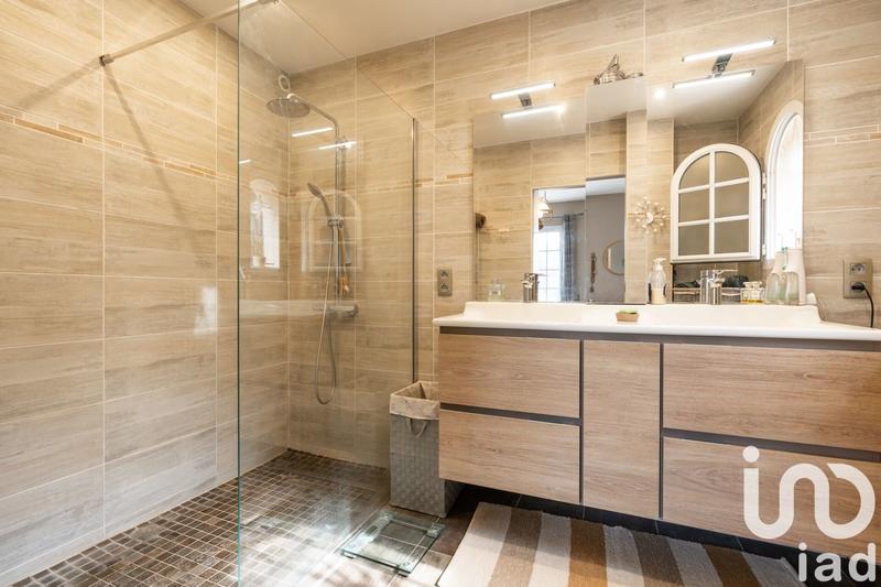 Maison - 200 m² - 6 pièces