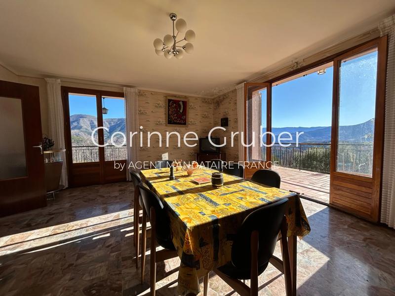 Maison - 94 m² - 5 pièces