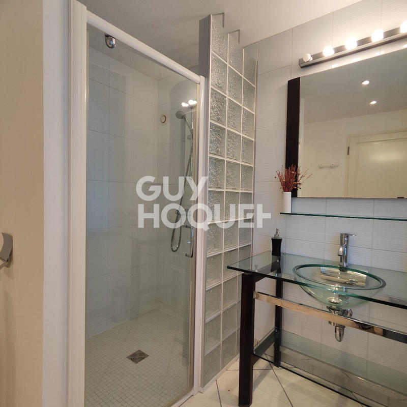 Maison - 232 m² - 11 pièces