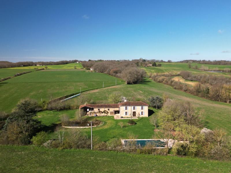 Maison - 205 m² - 7 pièces