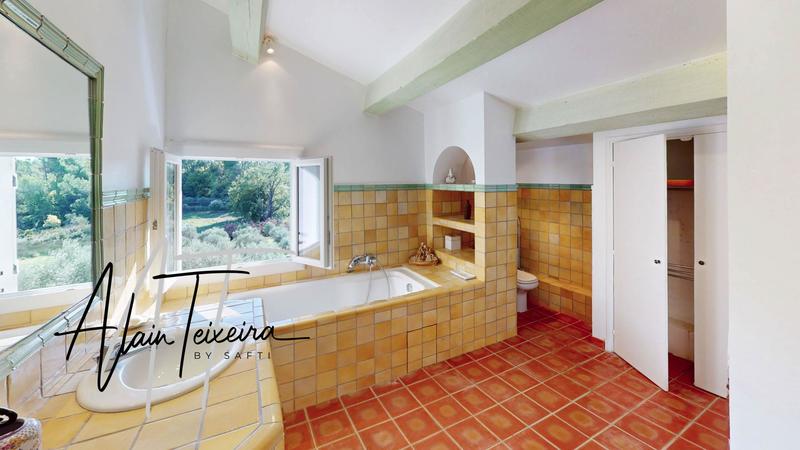 Maison - 170 m² - 9 pièces