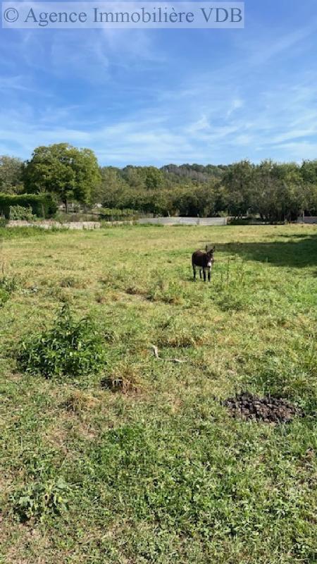 Terrain constructible - 822 m²