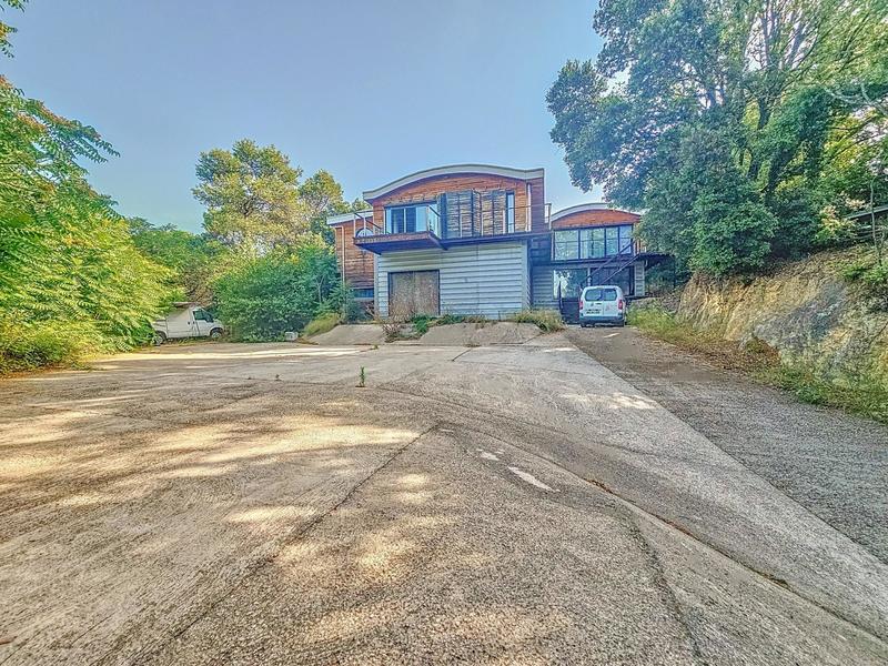 Maison - 260 m² - 9 pièces