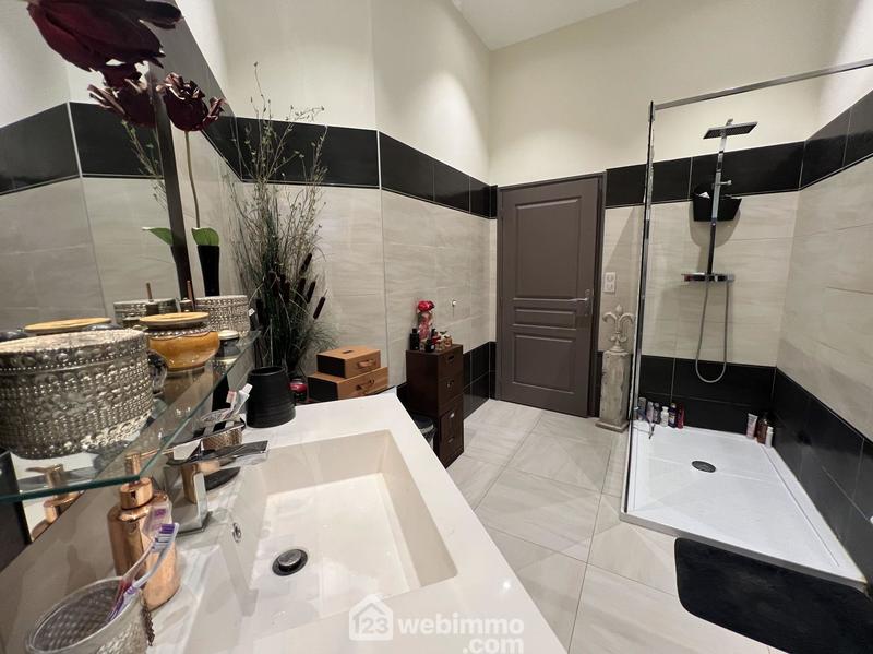 Appartement - 166 m² - 4 pièces