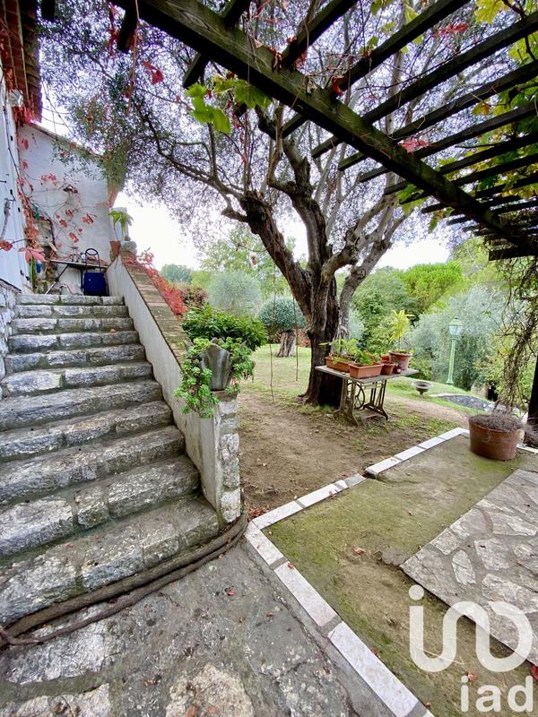 Maison - 220 m² - 7 pièces