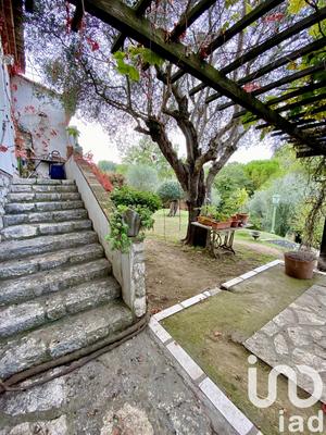 Maison - 220 m² - 7 pièces