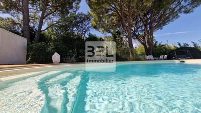 Villa - 255 m² - 8 pièces