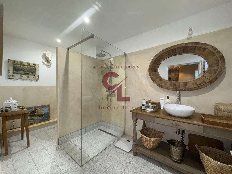 Maison - 285 m² - 9 pièces