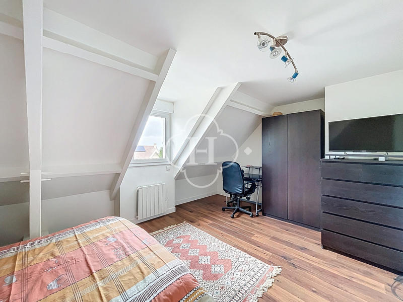 Maison - 168 m² - 8 pièces