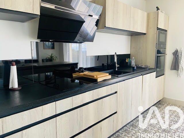 Maison - 300 m² - 6 pièces