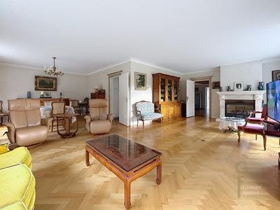 Maison - 242 m² - 7 pièces