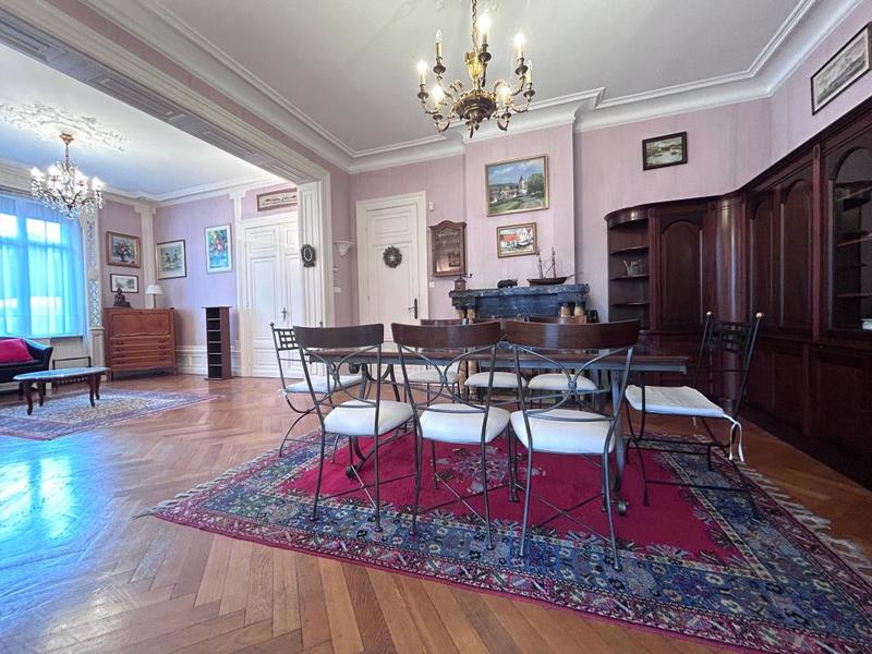 Maison - 214 m² - 7 pièces