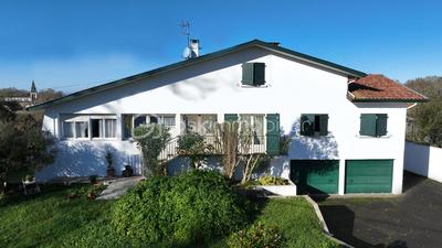 Maison - 185 m² - 7 pièces