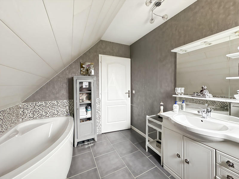 Maison - 140 m² - 6 pièces