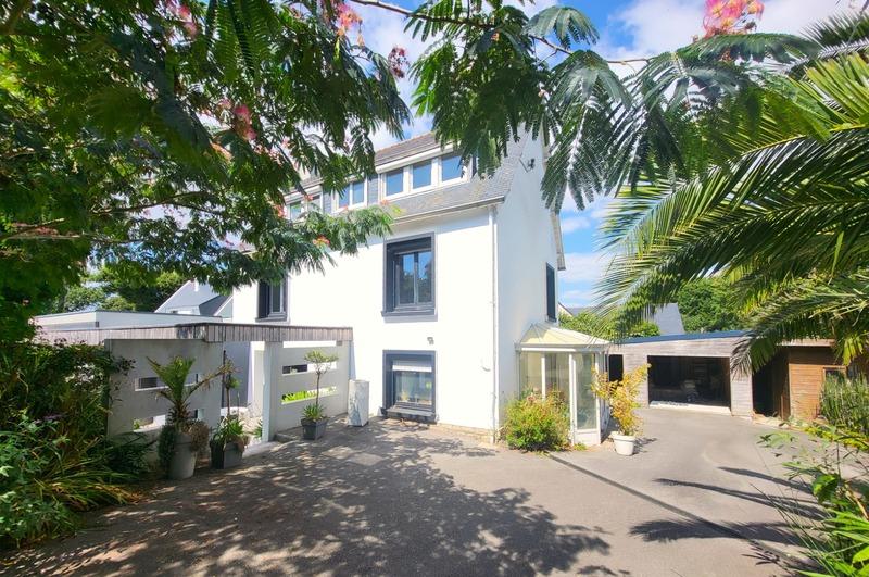 Maison - 203 m² - 7 pièces