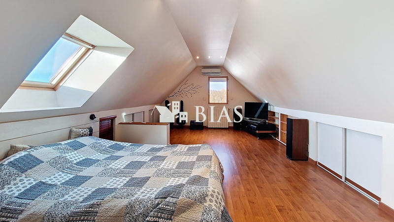 Maison traditionnelle - 109 m² - 4 pièces